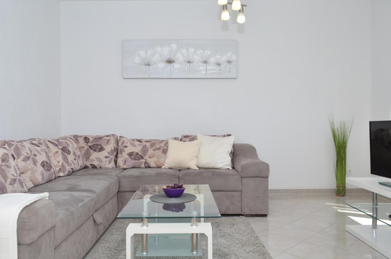 Vrania Apartment *