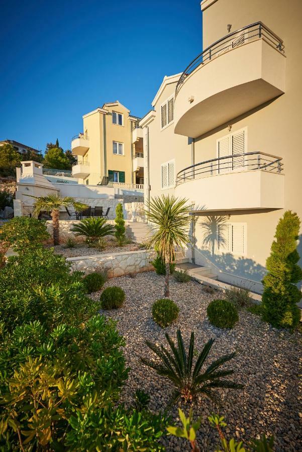 Vrania Apartment *